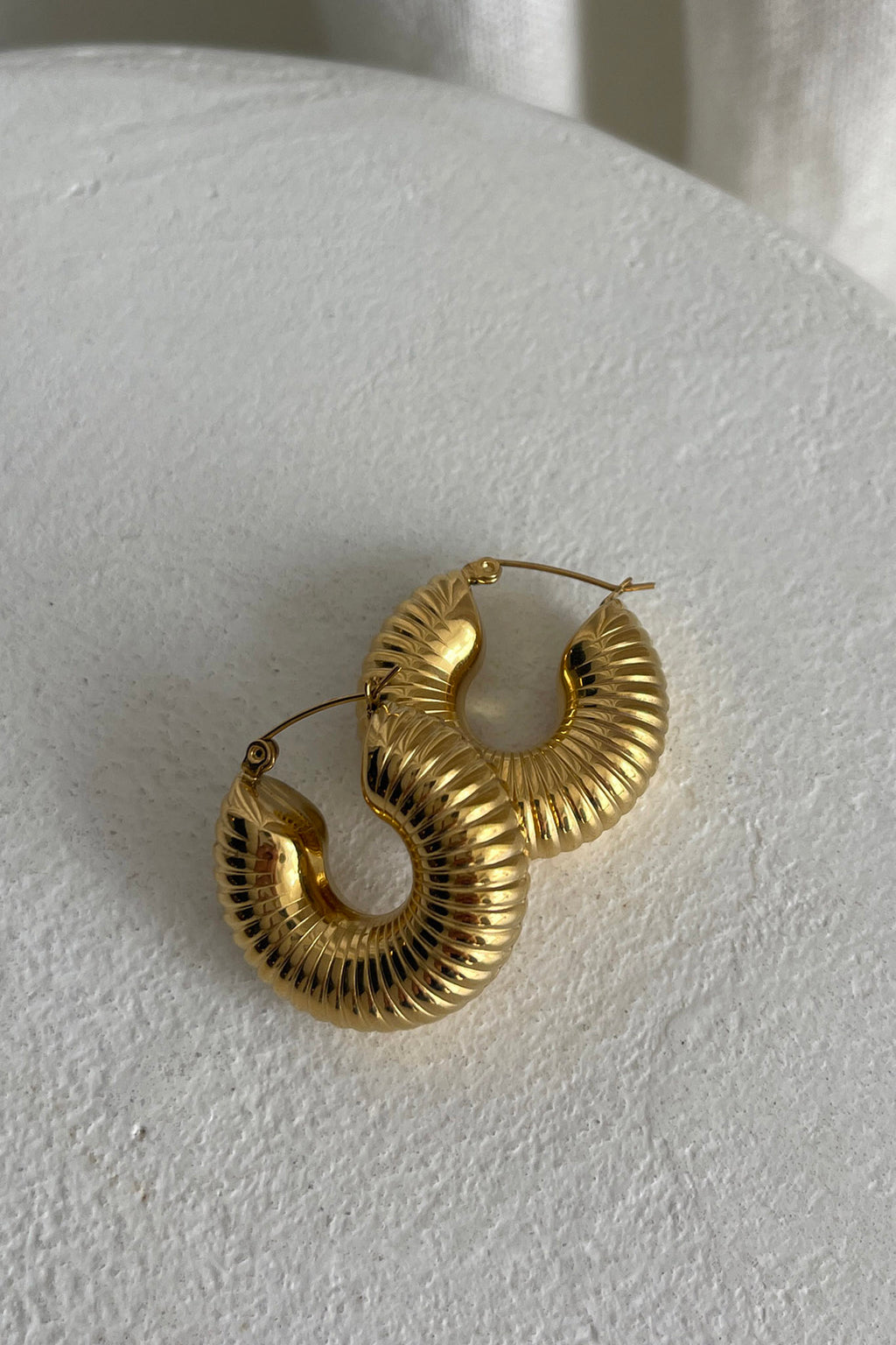 Tammi Chunky Ribbed Hoop Earrings Gold by Selfie Leslie Australia