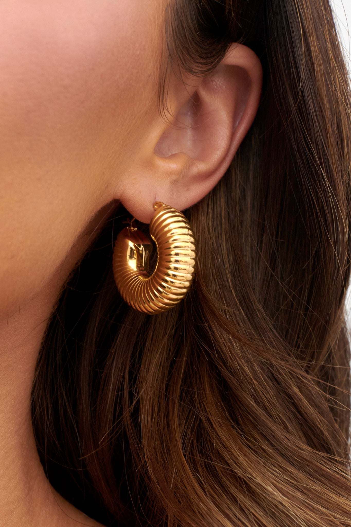 Tammi Chunky Ribbed Hoop Earrings Gold by Selfie Leslie Australia