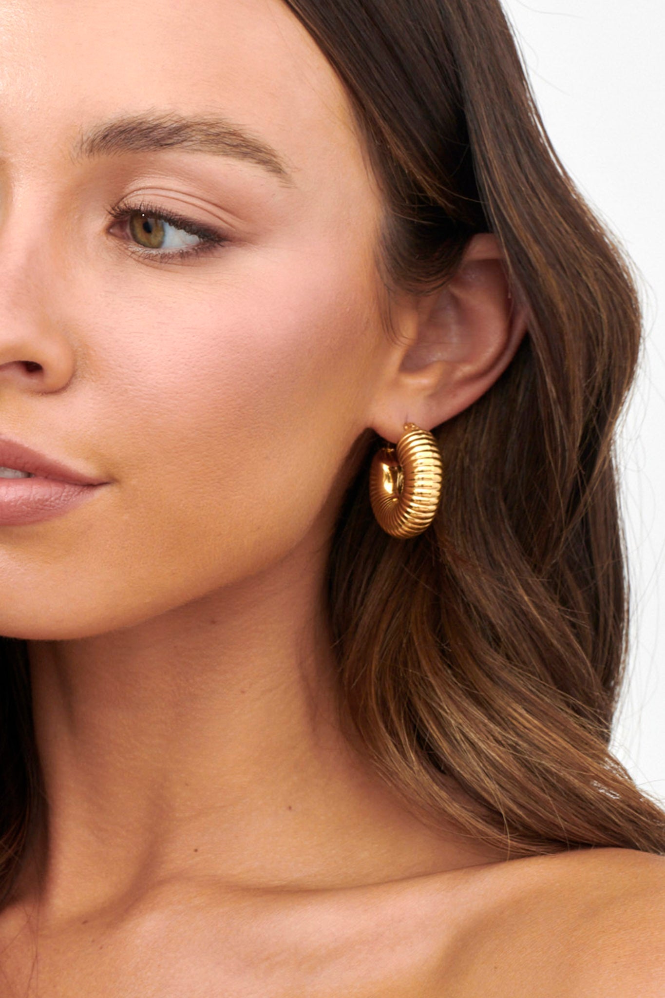Tammi Chunky Ribbed Hoop Earrings Gold by Selfie Leslie Australia
