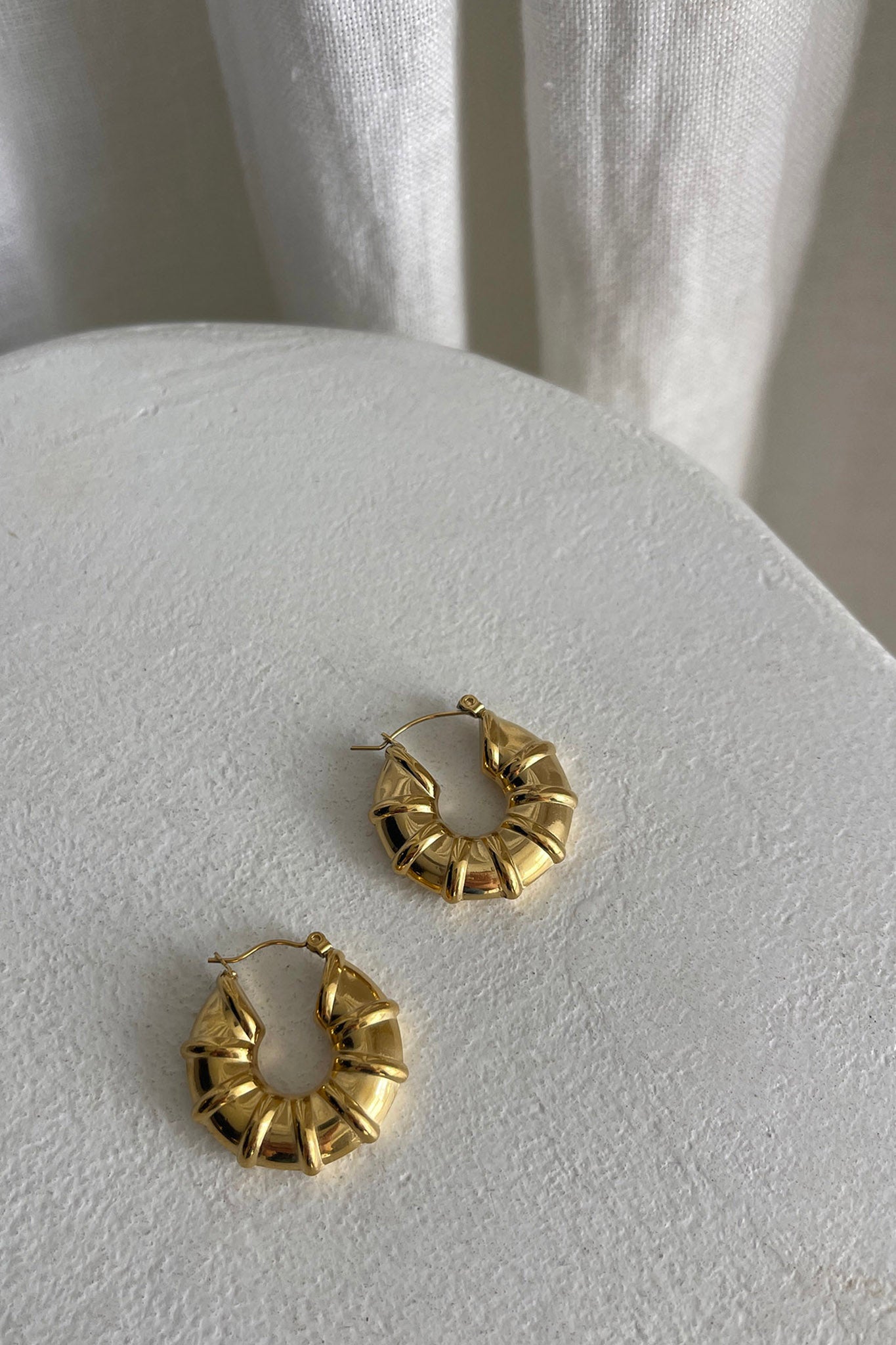 Hillary Ribbed Chunky Hoop Earrings Gold by Selfie Leslie Australia