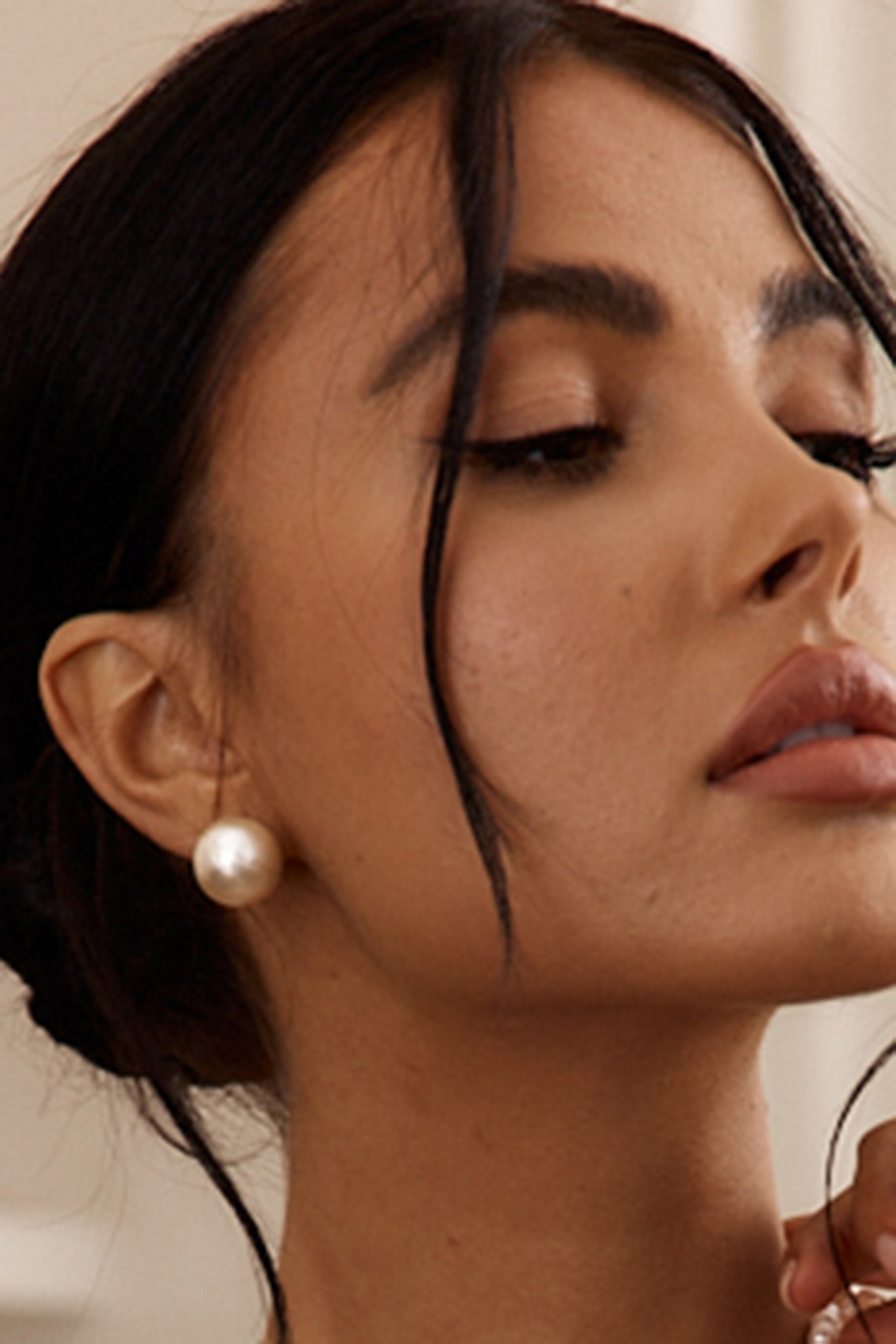 Shop the Ari Large Pearl Stud Earrings Gold