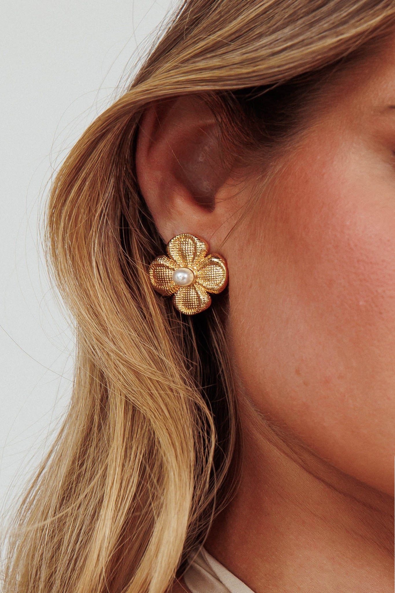 Flower Power Pearl Earrings Gold by Selfie Leslie Australia