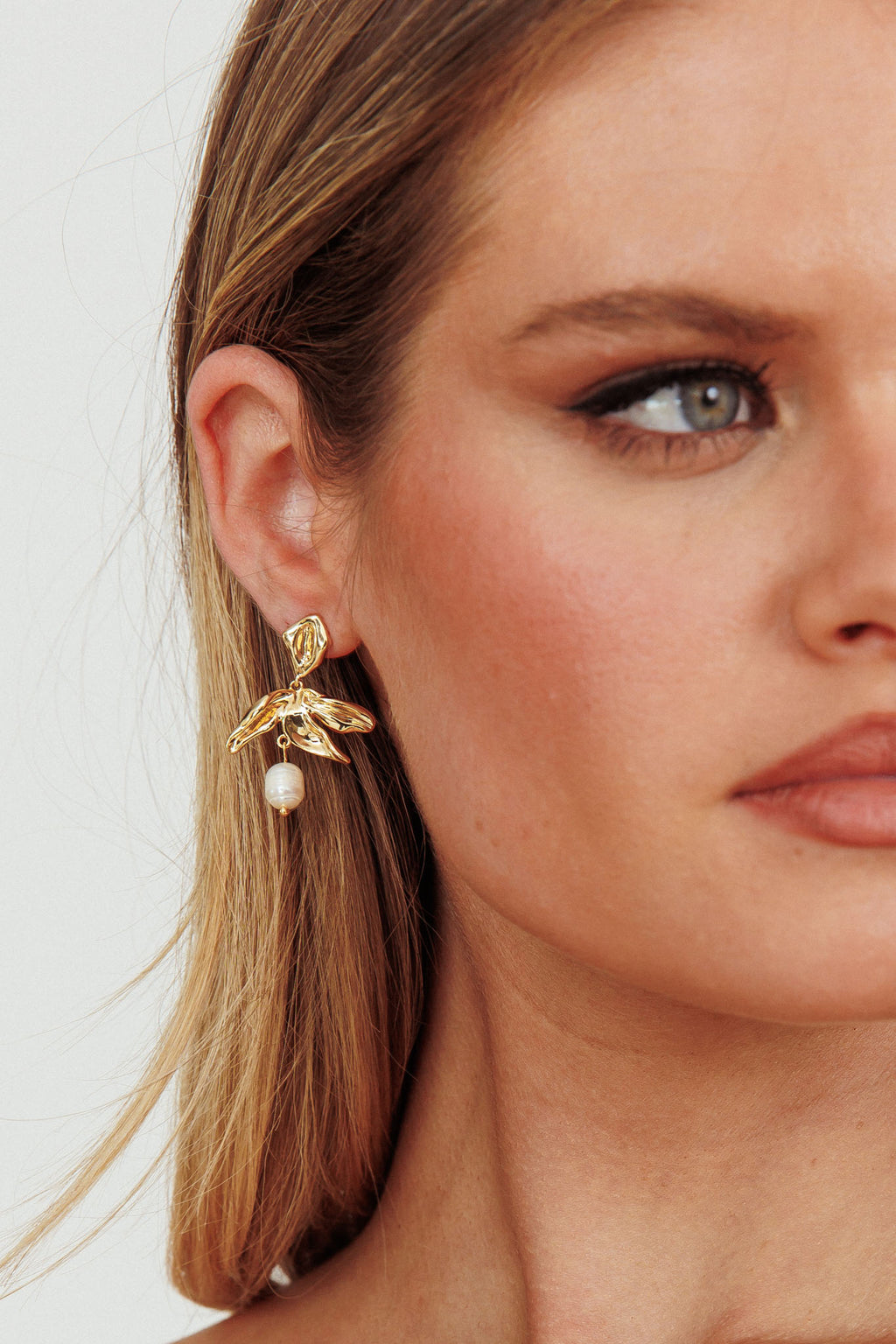 Lucie Drop Flower And Pearl Earrings Gold by Selfie Leslie Australia