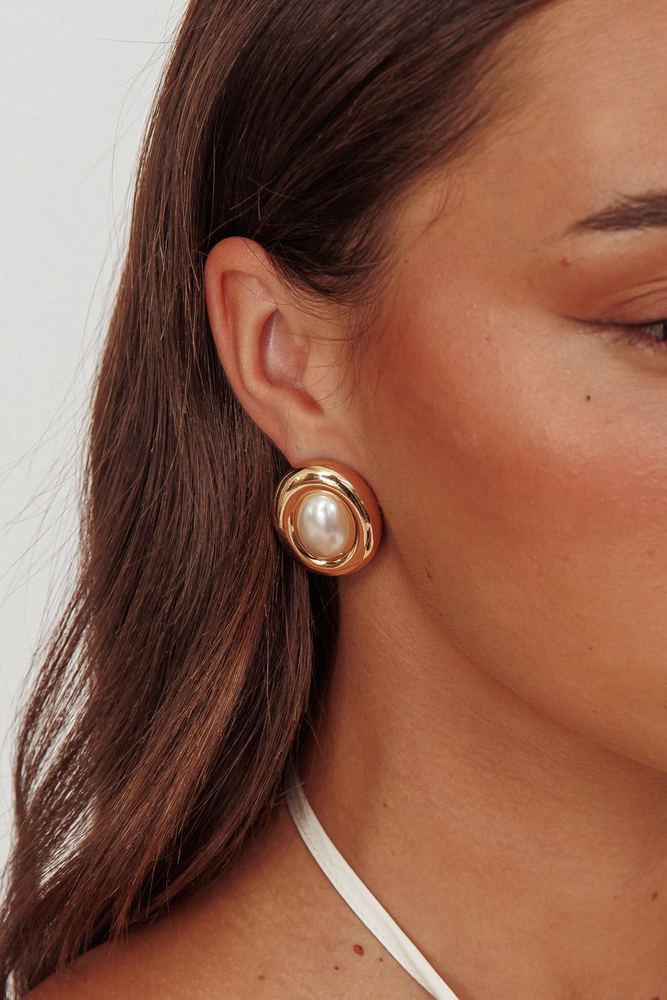 Meredith Oval Earrings Gold Pearl by Selfie Leslie Australia