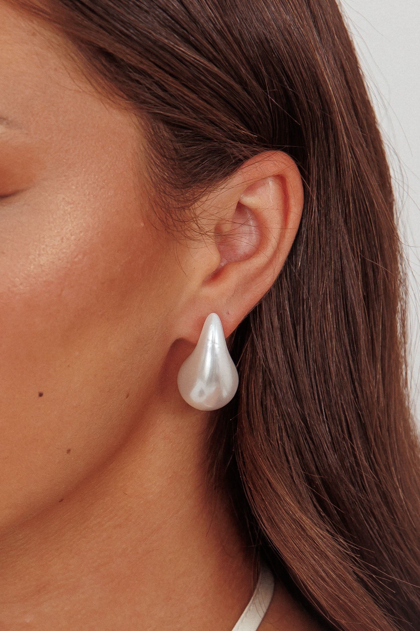 Rainy Teardrop Earrings Pearl by Selfie Leslie Australia