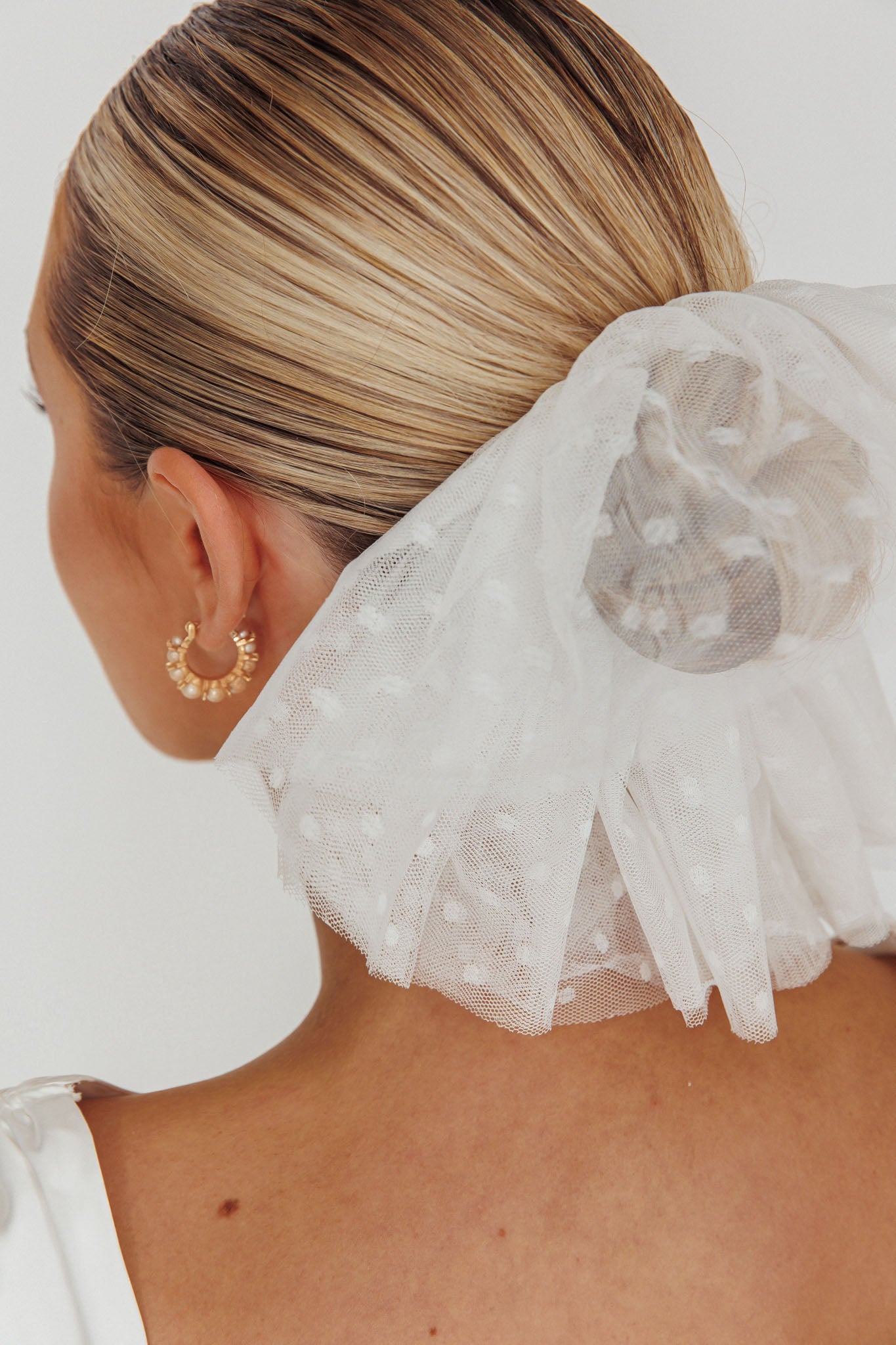 Hoda Lace Scrunchie White by Selfie Leslie Australia