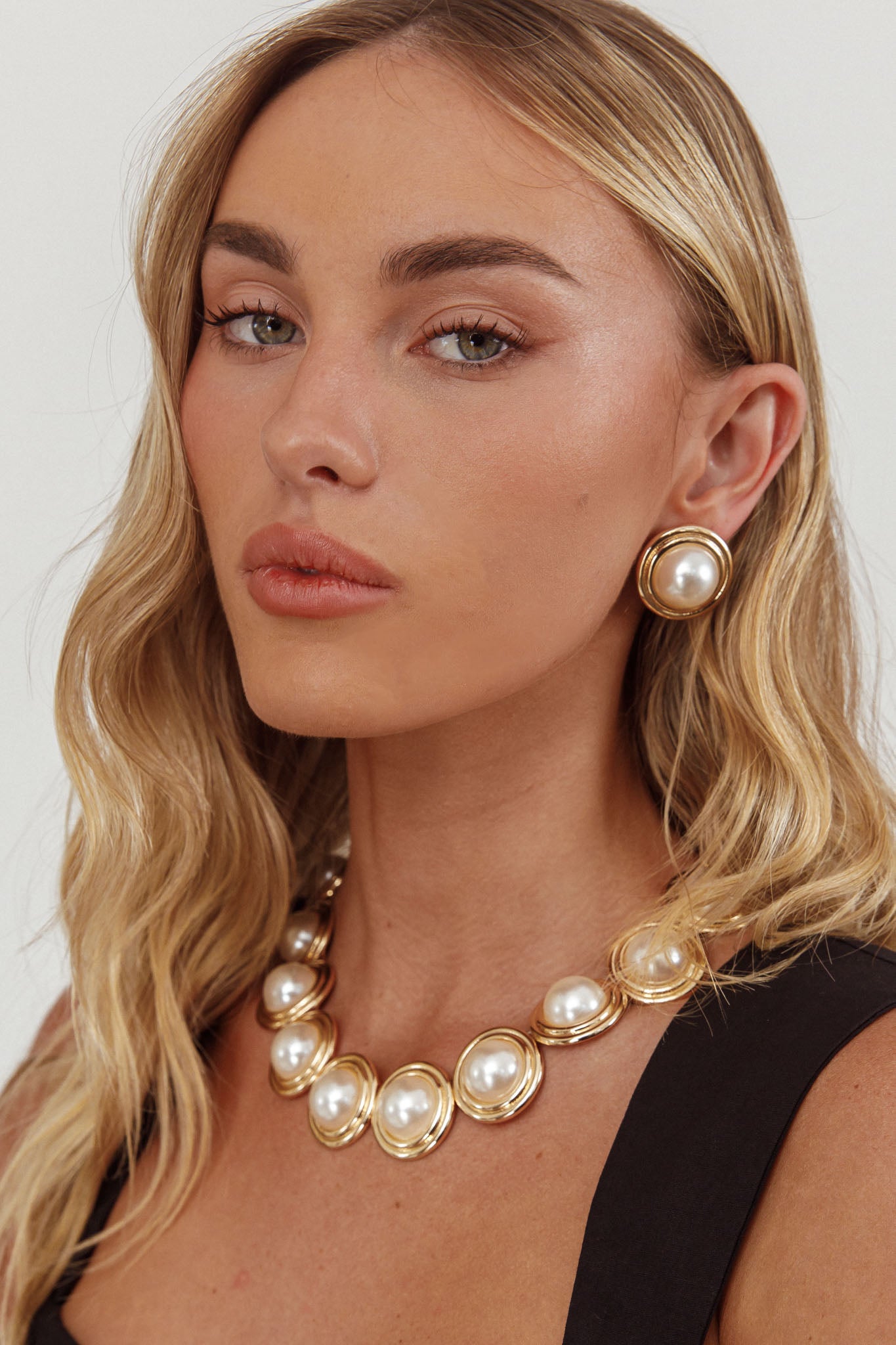 Chelsea Pearl Circle Necklace Gold/Pearl by Selfie Leslie Australia