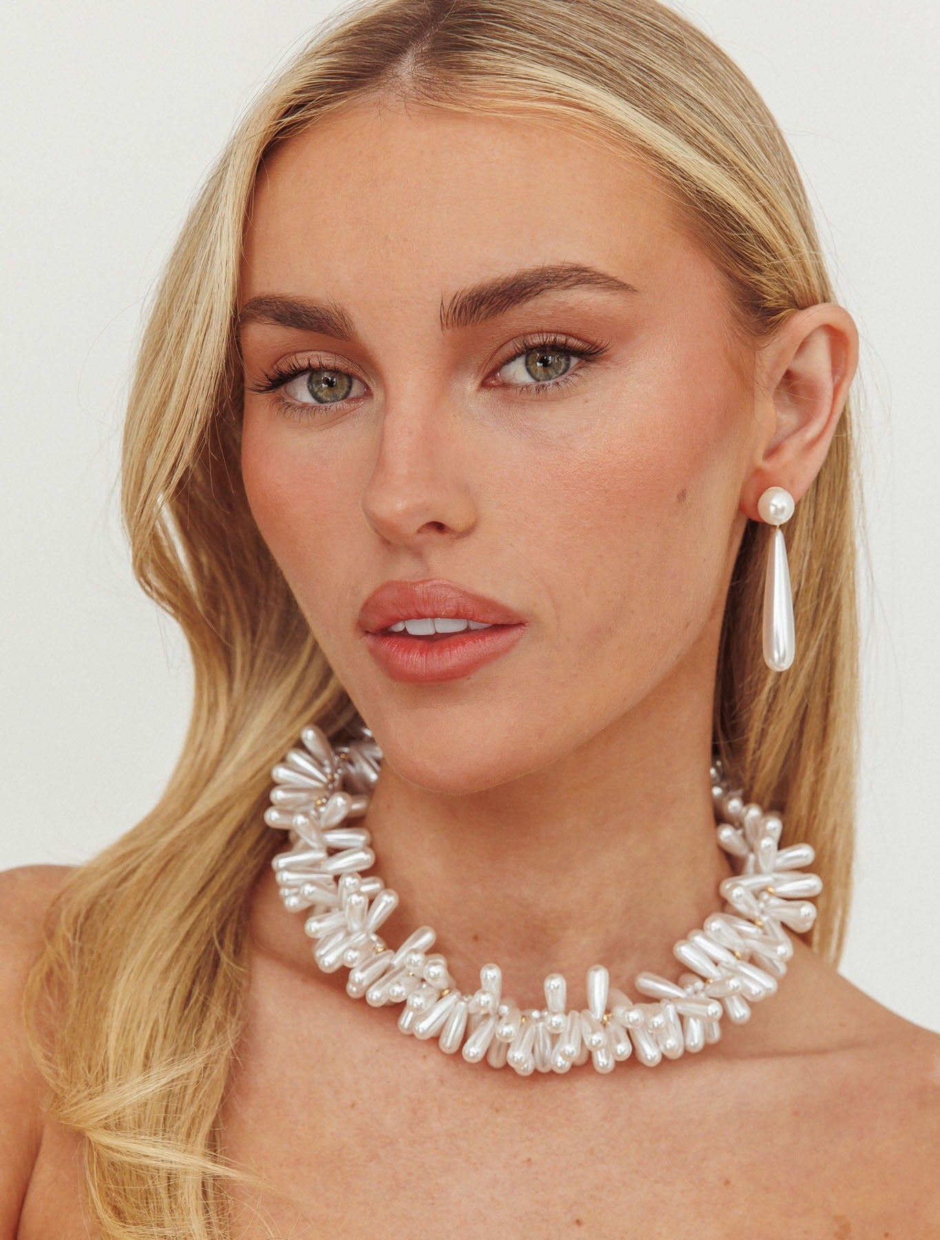 Cameron Teardrop Choker Necklace Pearl by Selfie Leslie Australia