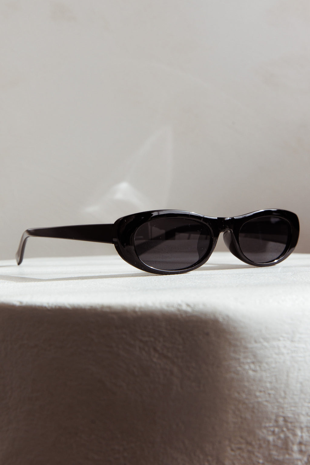 Live Loud Oval Sunglasses Black by Selfie Leslie Australia
