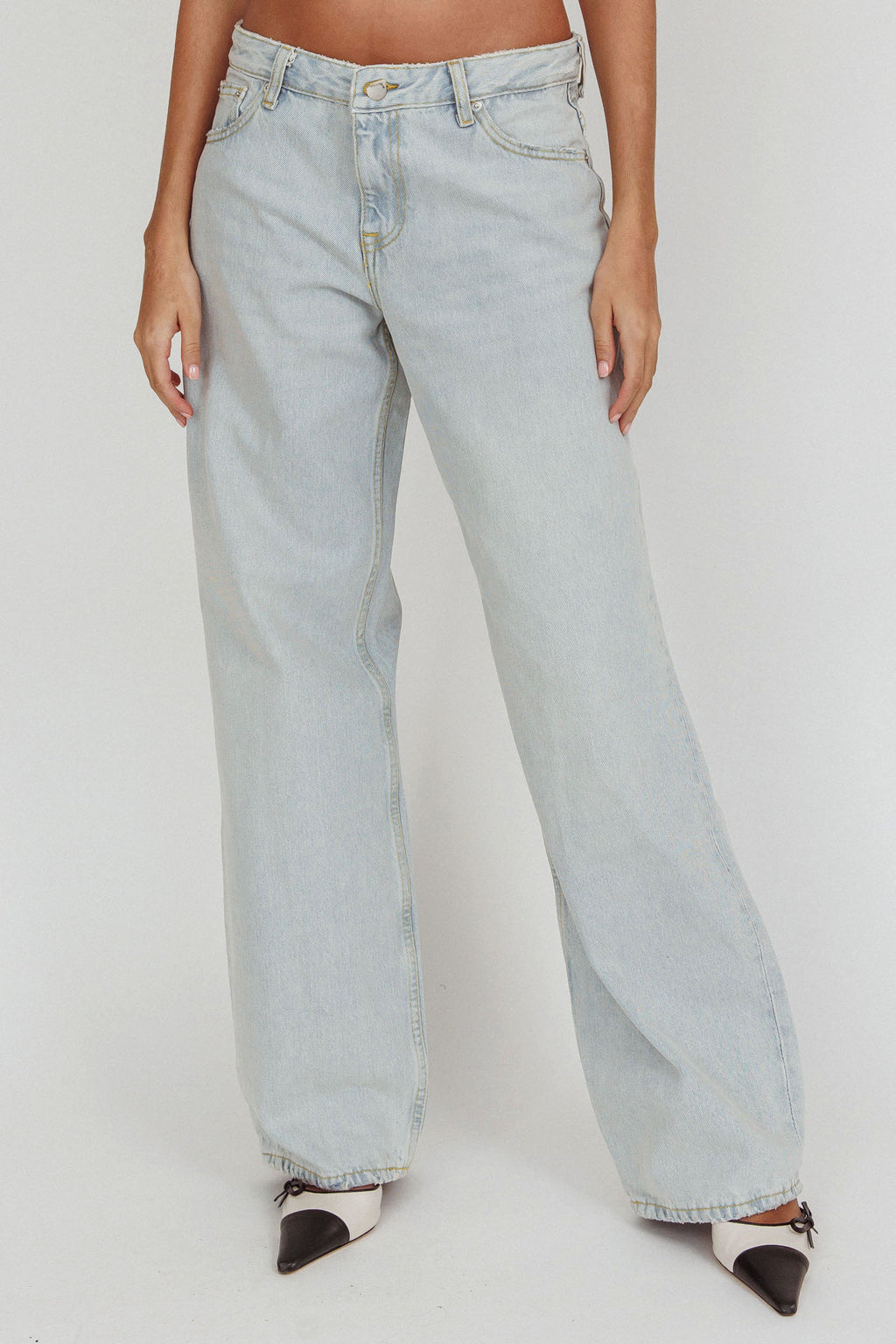 DR DENIM Hill Low Jeans Canyon Pale Worn by Selfie Leslie Australia