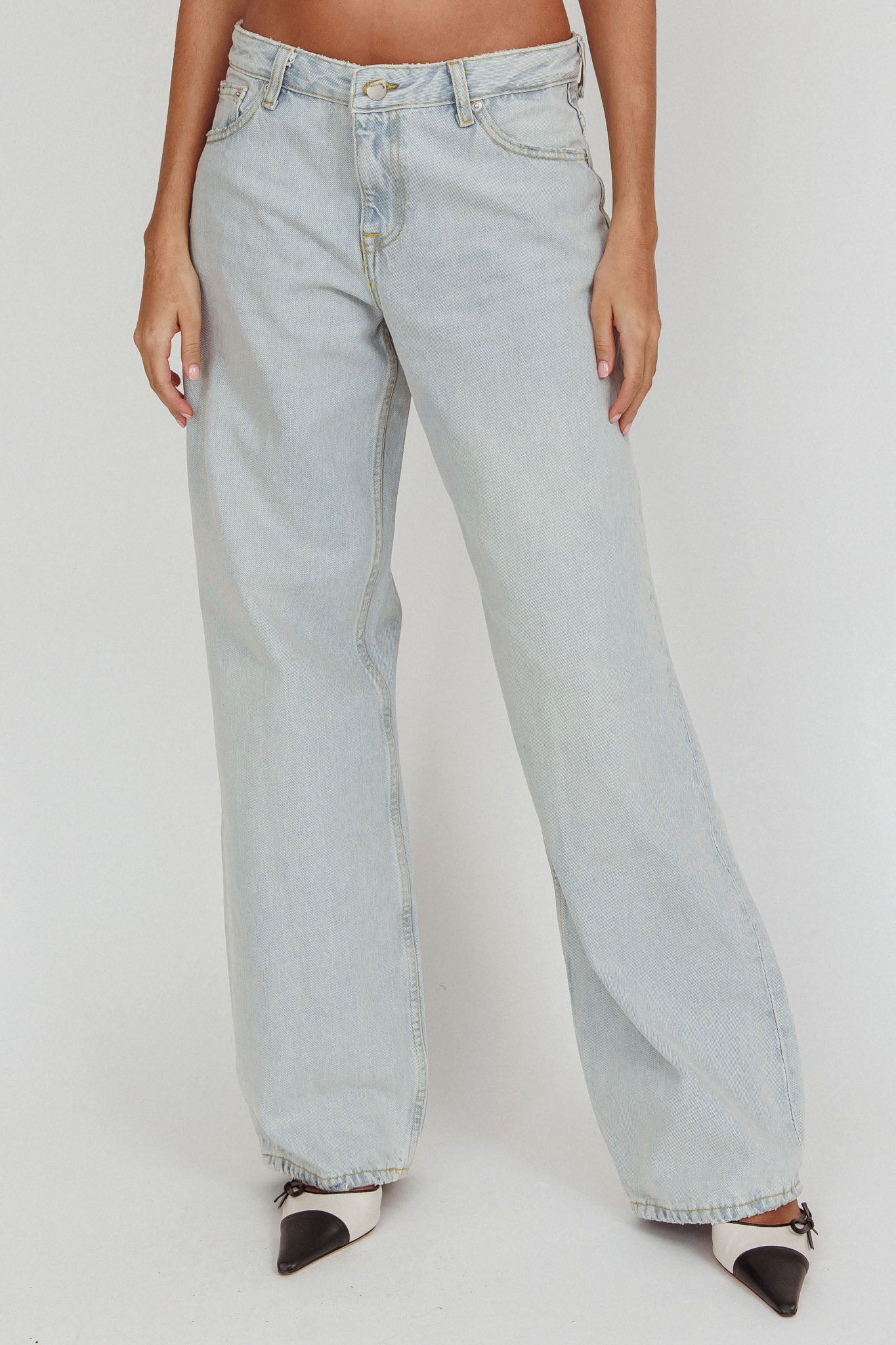 DR DENIM Hill Low Jeans Canyon Pale Worn by Selfie Leslie Australia