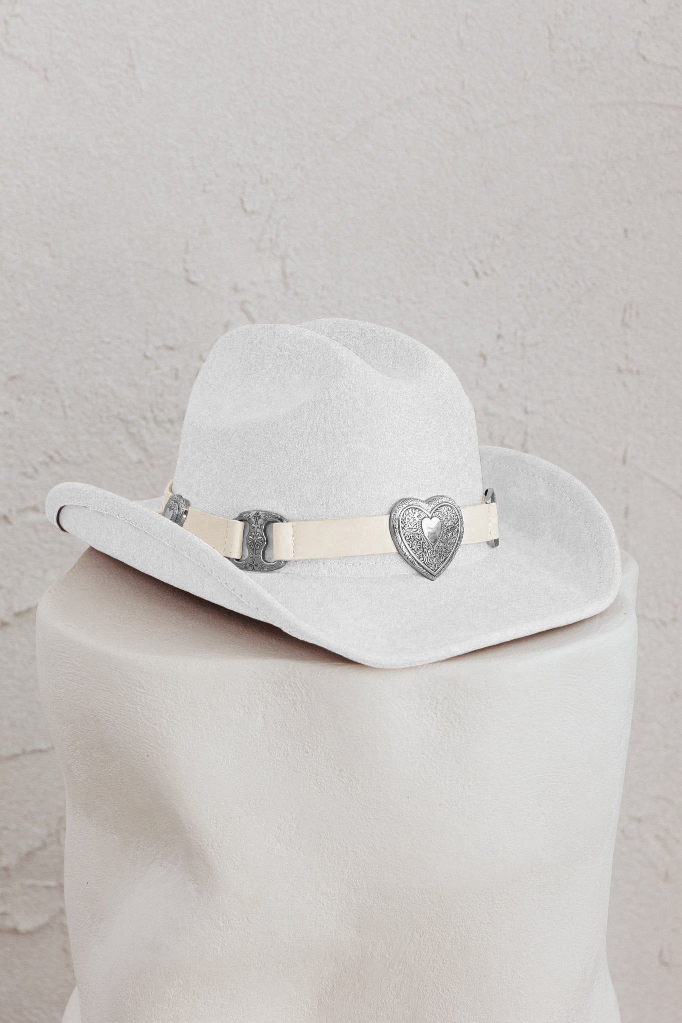 Longhorn Heart Decoration Cowboy Hat Ivory by Selfie Leslie Australia