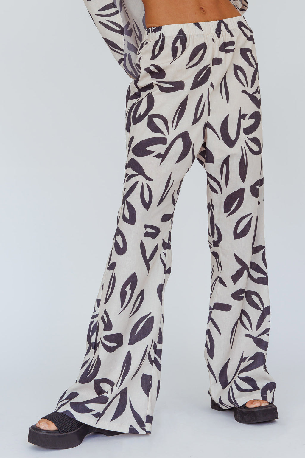 Just A Hunch Pants Leaf Print Beige by Selfie Leslie Australia