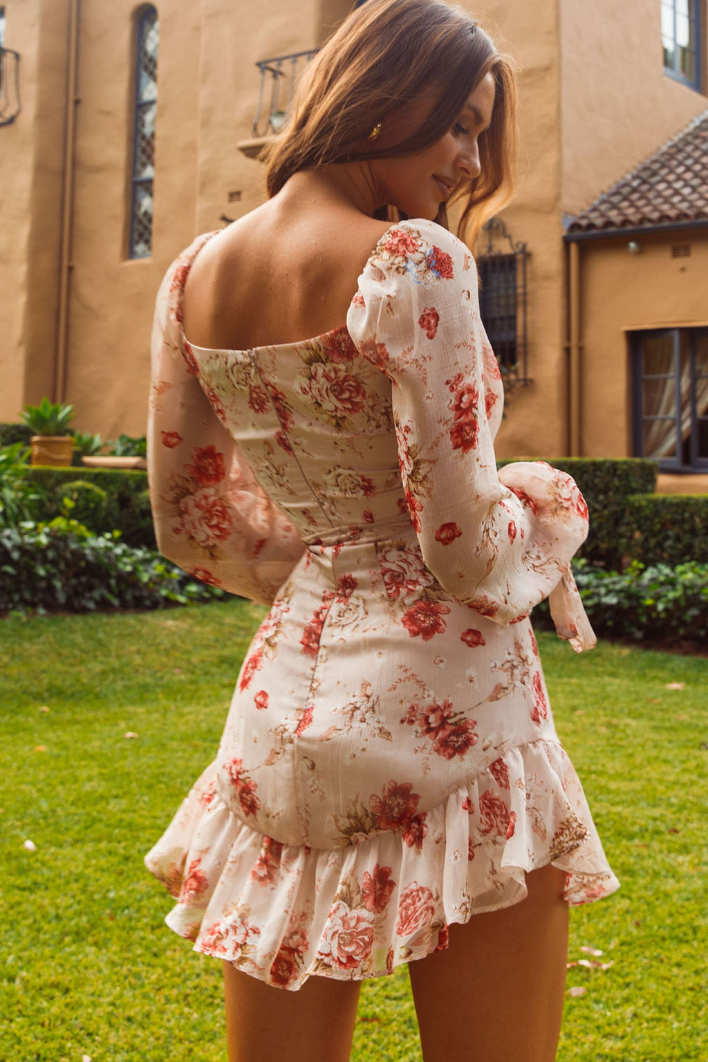 Make Memories Balloon Sleeve Molded Bust Dress Vintage Floral Beige by Selfie Leslie