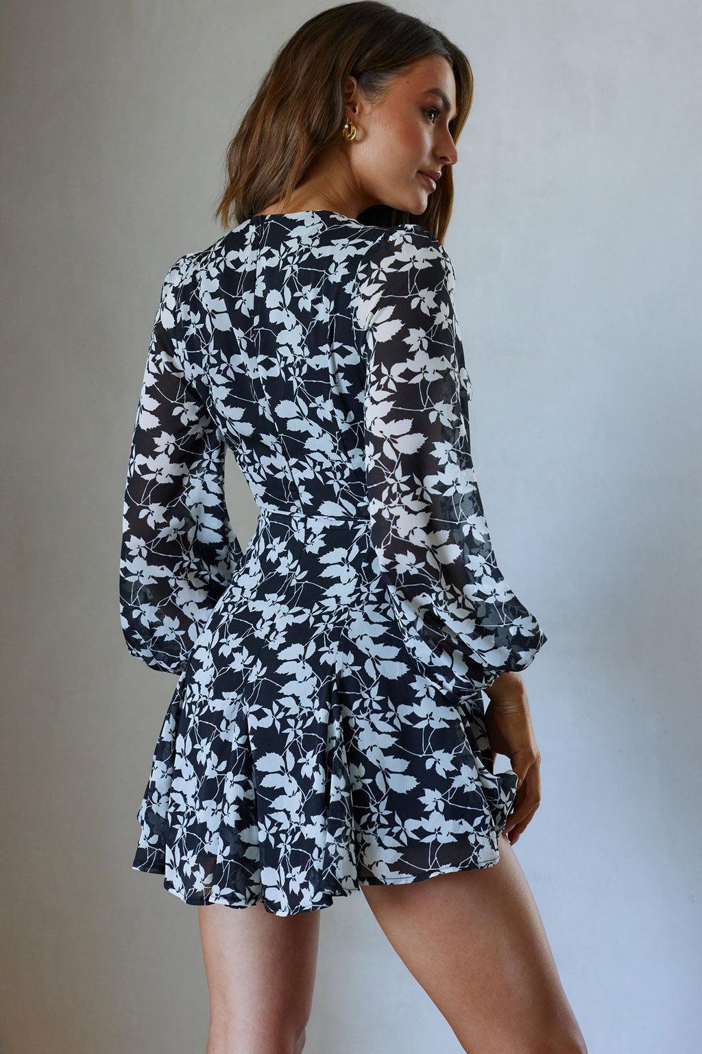 Estelle Long Sleeve V-Neckline Dress Leaf Print Black by Selfie Leslie