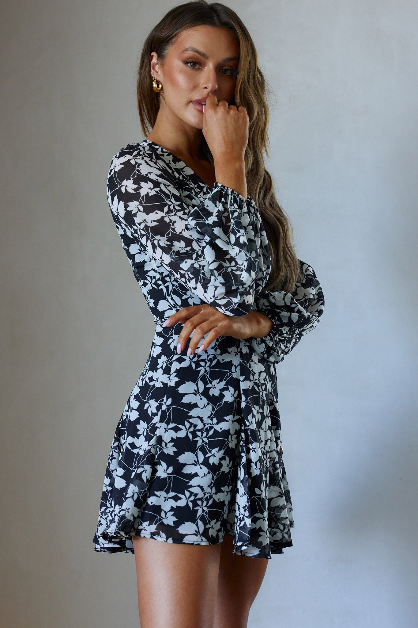 Estelle Long Sleeve V-Neckline Dress Leaf Print Black by Selfie Leslie