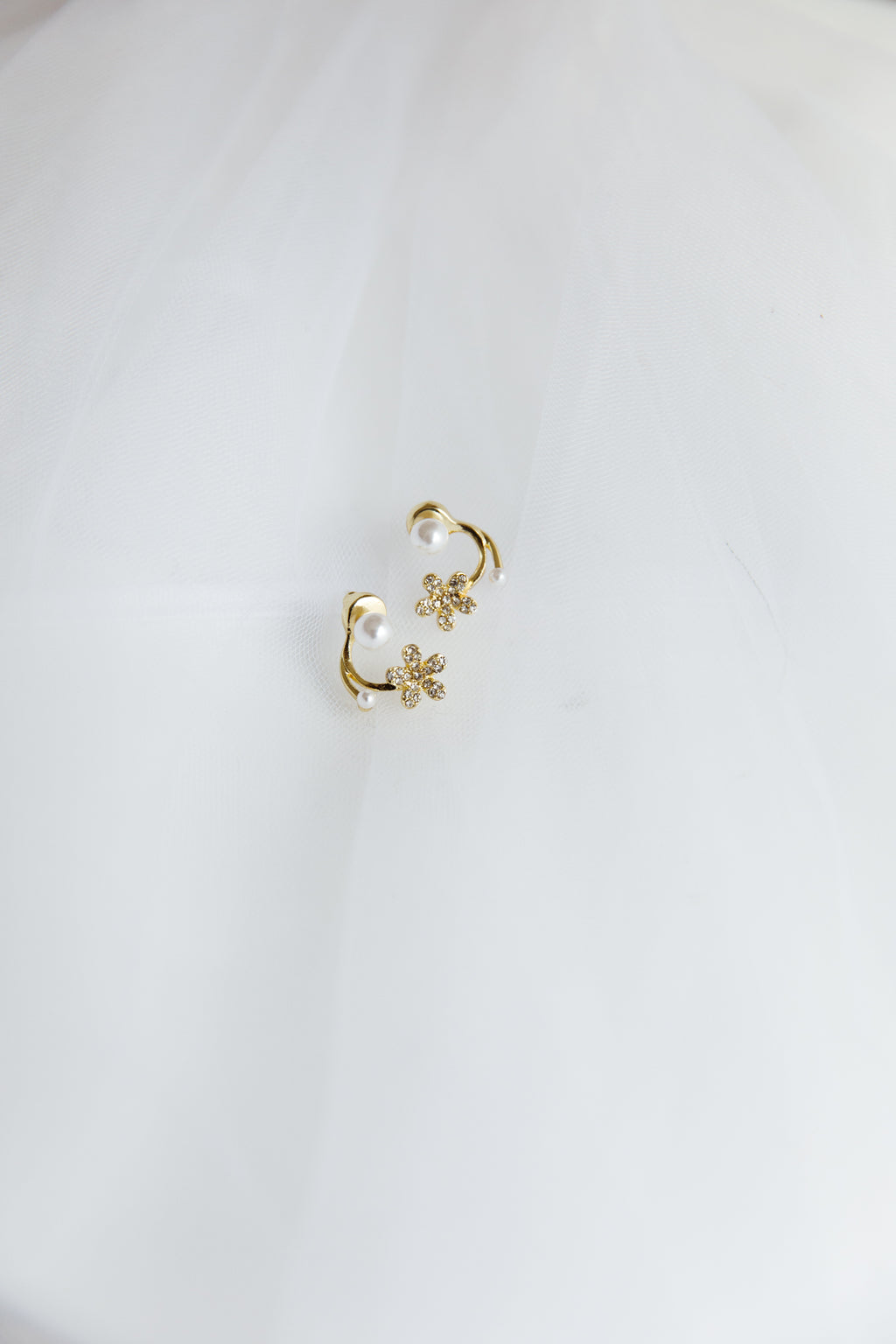 Dakota Pearl Earrings Gold by Selfie Leslie Australia