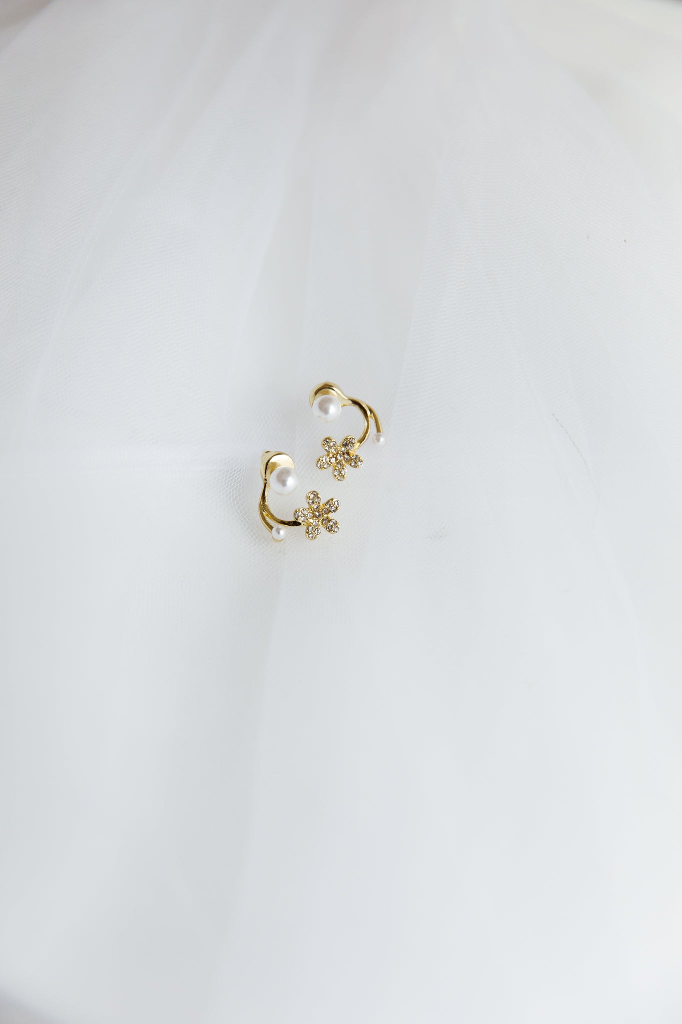 Dakota Pearl Earrings Gold by Selfie Leslie Australia
