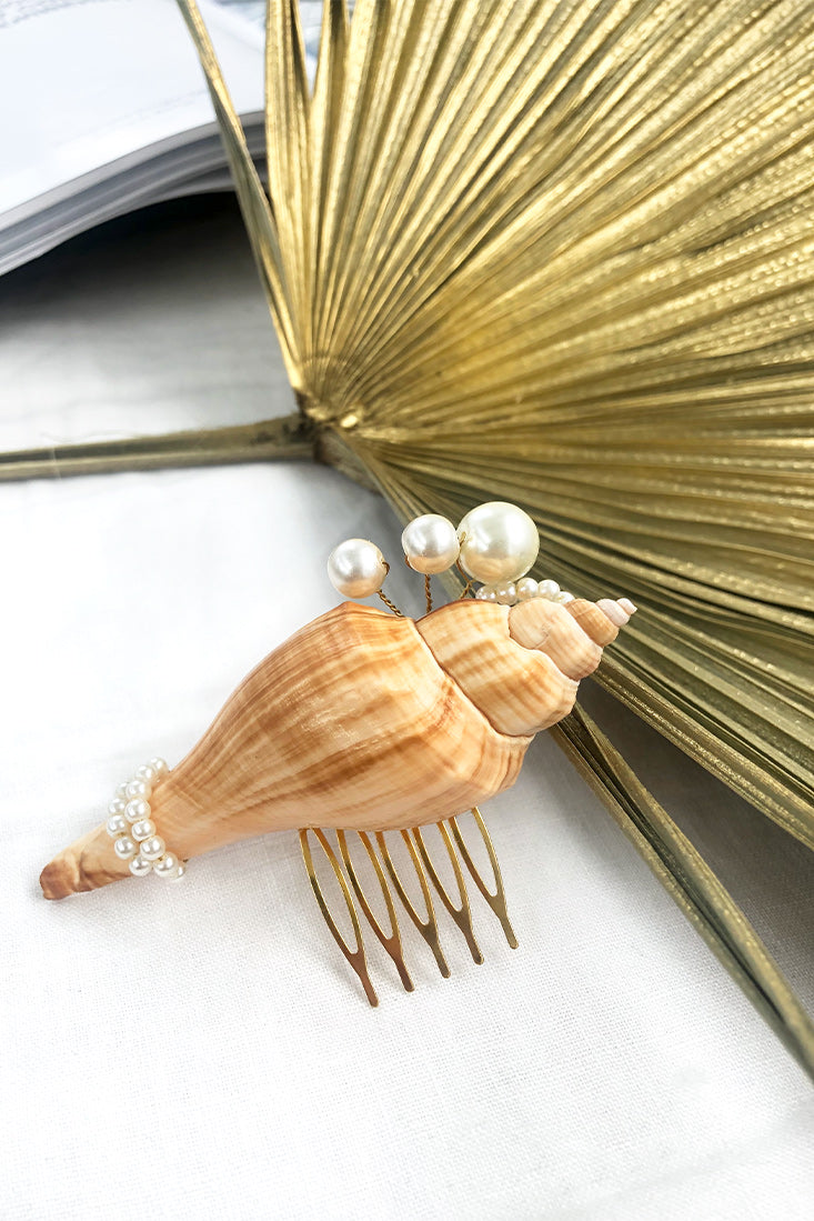Nixie Shell Hair Comb by Selfie Leslie