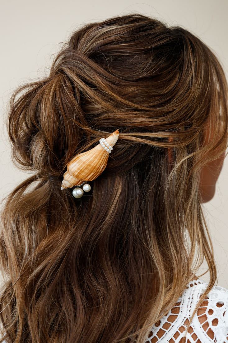 Nixie Shell Hair Comb by Selfie Leslie
