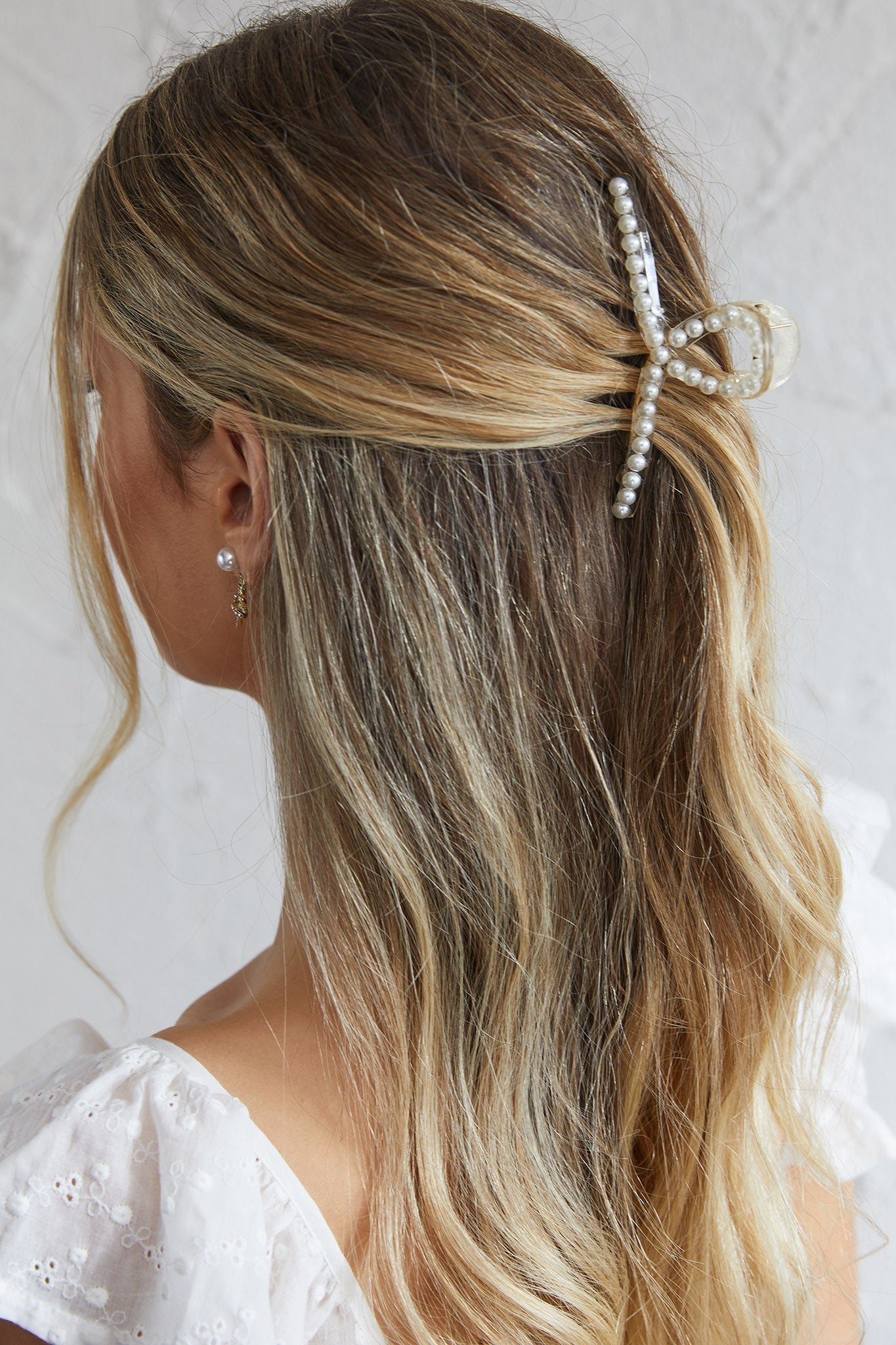Hannah Pearl Twist Hair Clip Clear by Selfie Leslie