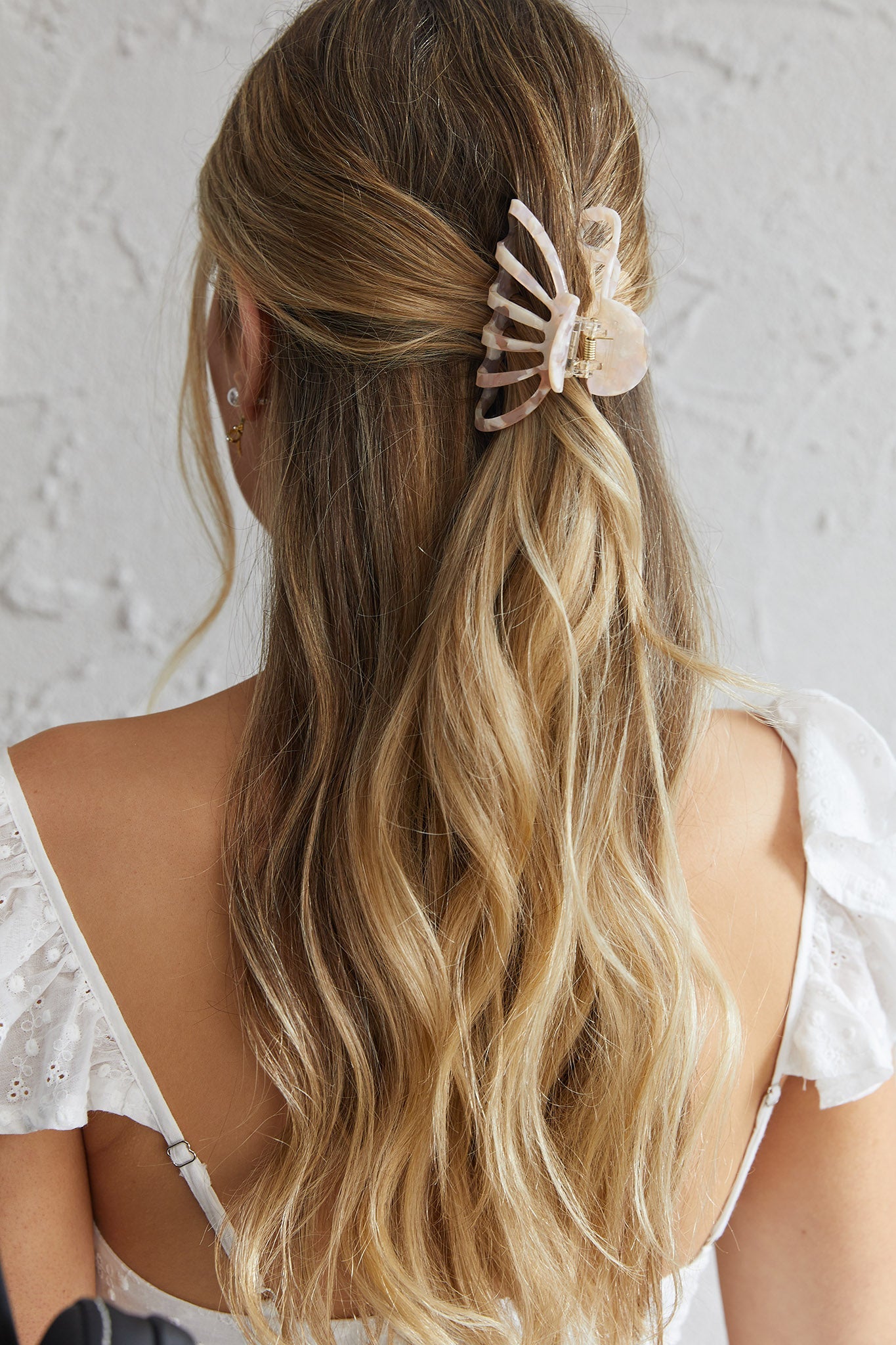 Malibu Shell Shape Clip Pink by Selfie Leslie