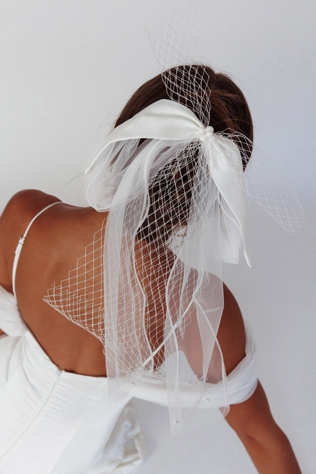Esther Pearl & Bow Bridal Veil White by Selfie Leslie Australia
