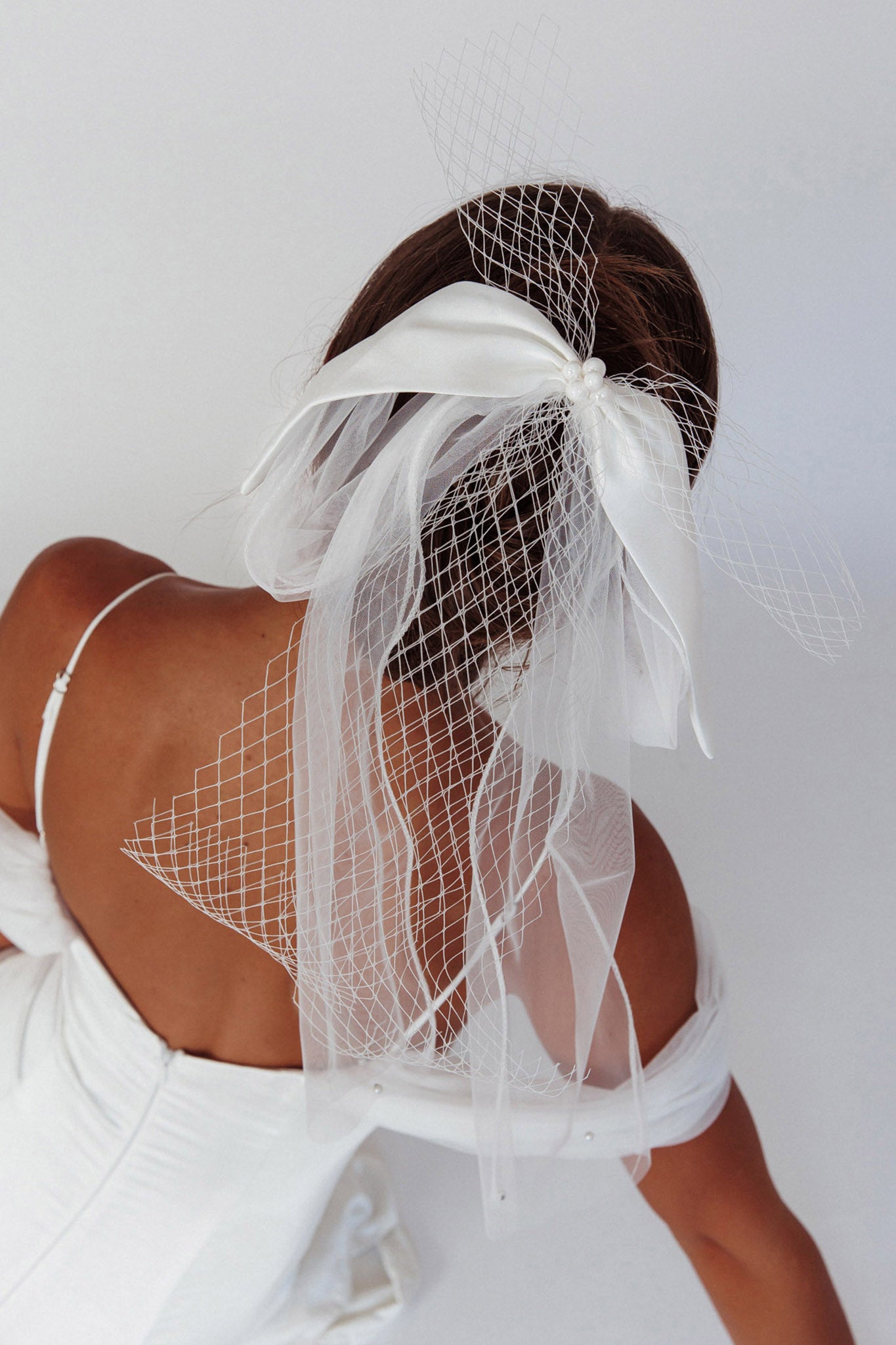 Esther Pearl & Bow Bridal Veil White by Selfie Leslie Australia
