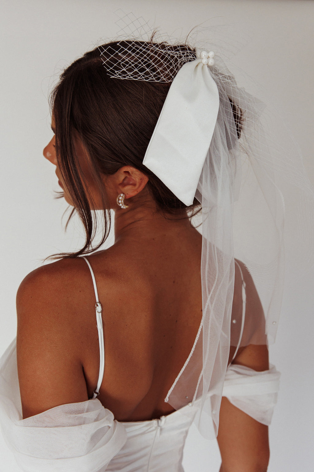 Esther Pearl & Bow Bridal Veil White by Selfie Leslie Australia