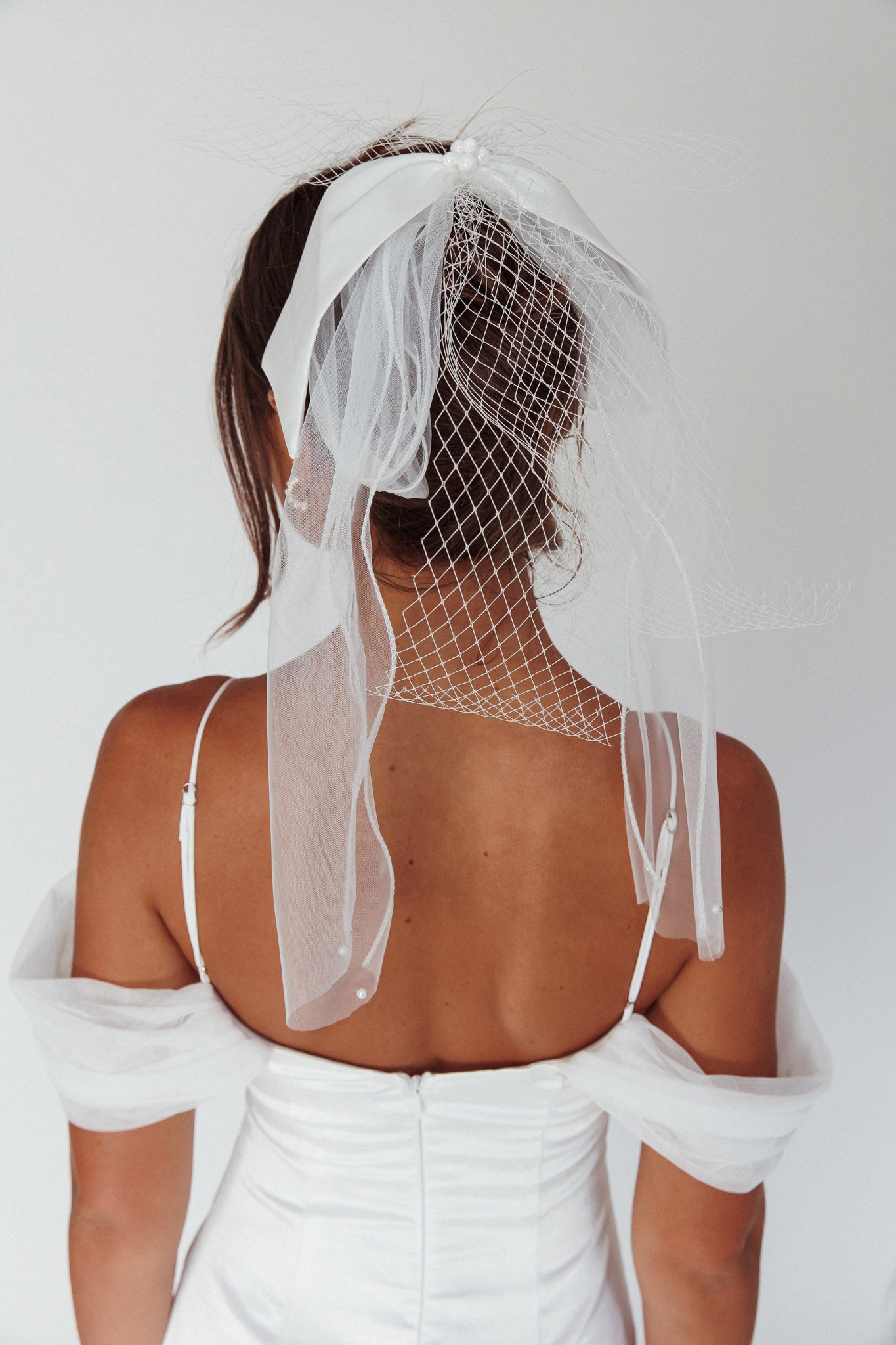Esther Pearl & Bow Bridal Veil White by Selfie Leslie Australia