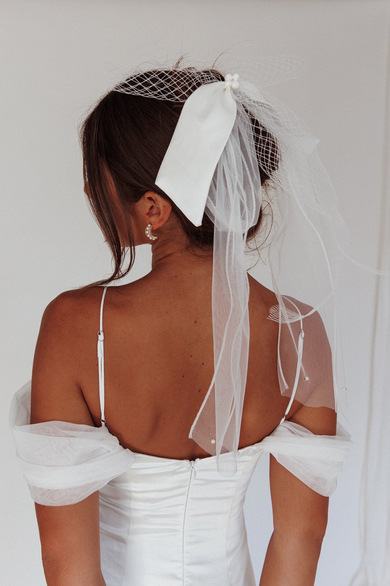 Esther Pearl & Bow Bridal Veil White by Selfie Leslie Australia