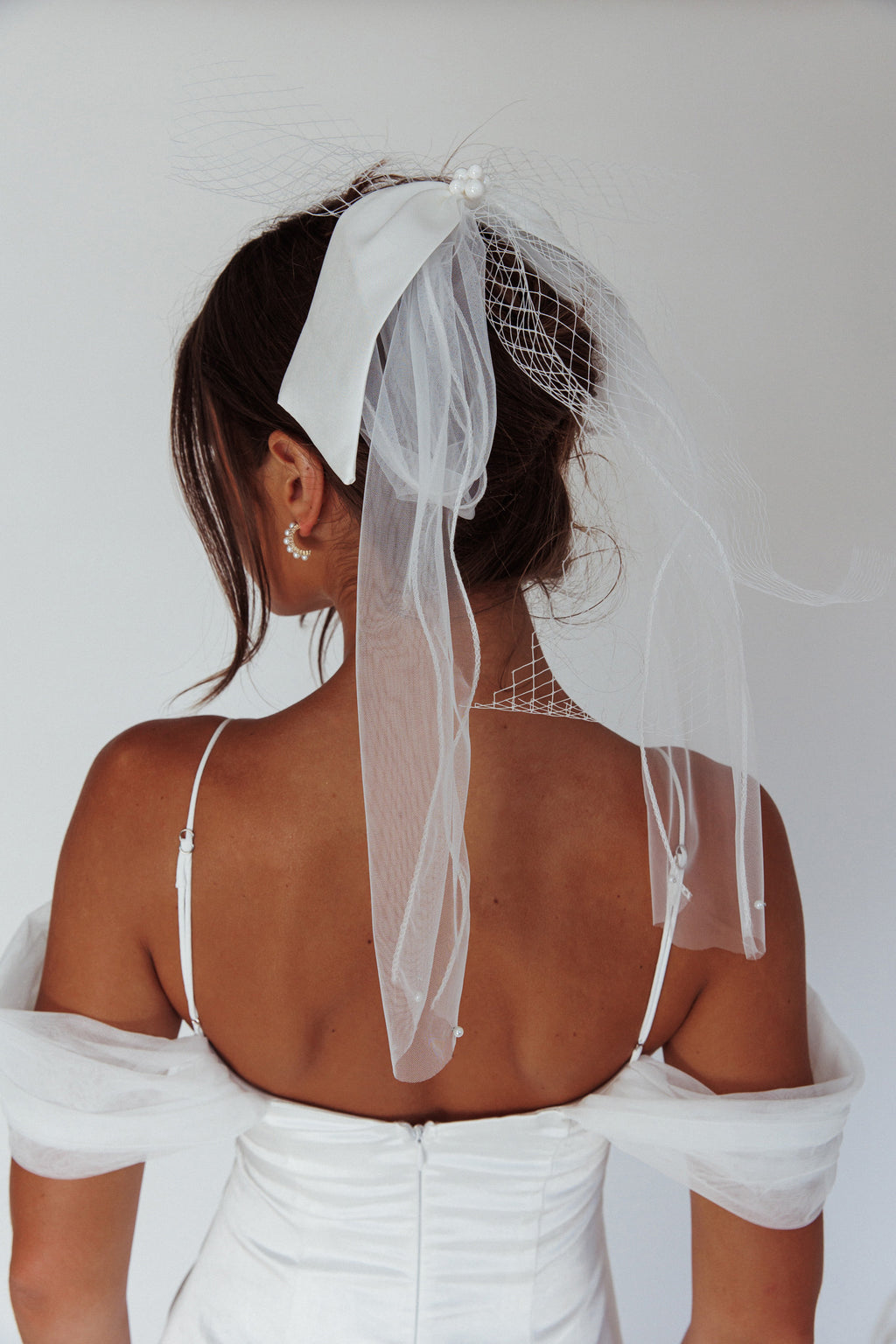 Esther Pearl & Bow Bridal Veil White by Selfie Leslie Australia
