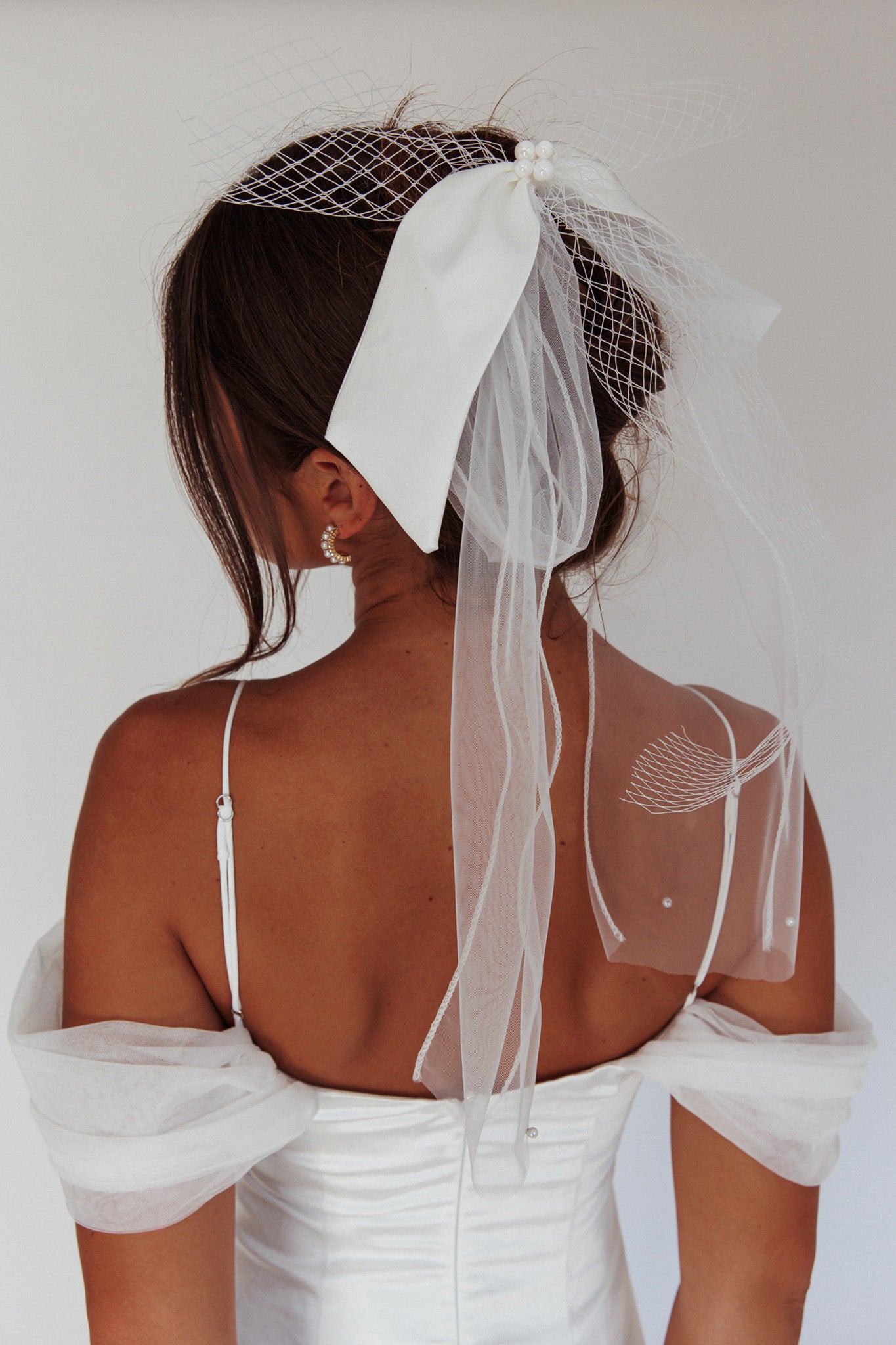 Esther Pearl & Bow Bridal Veil White by Selfie Leslie Australia