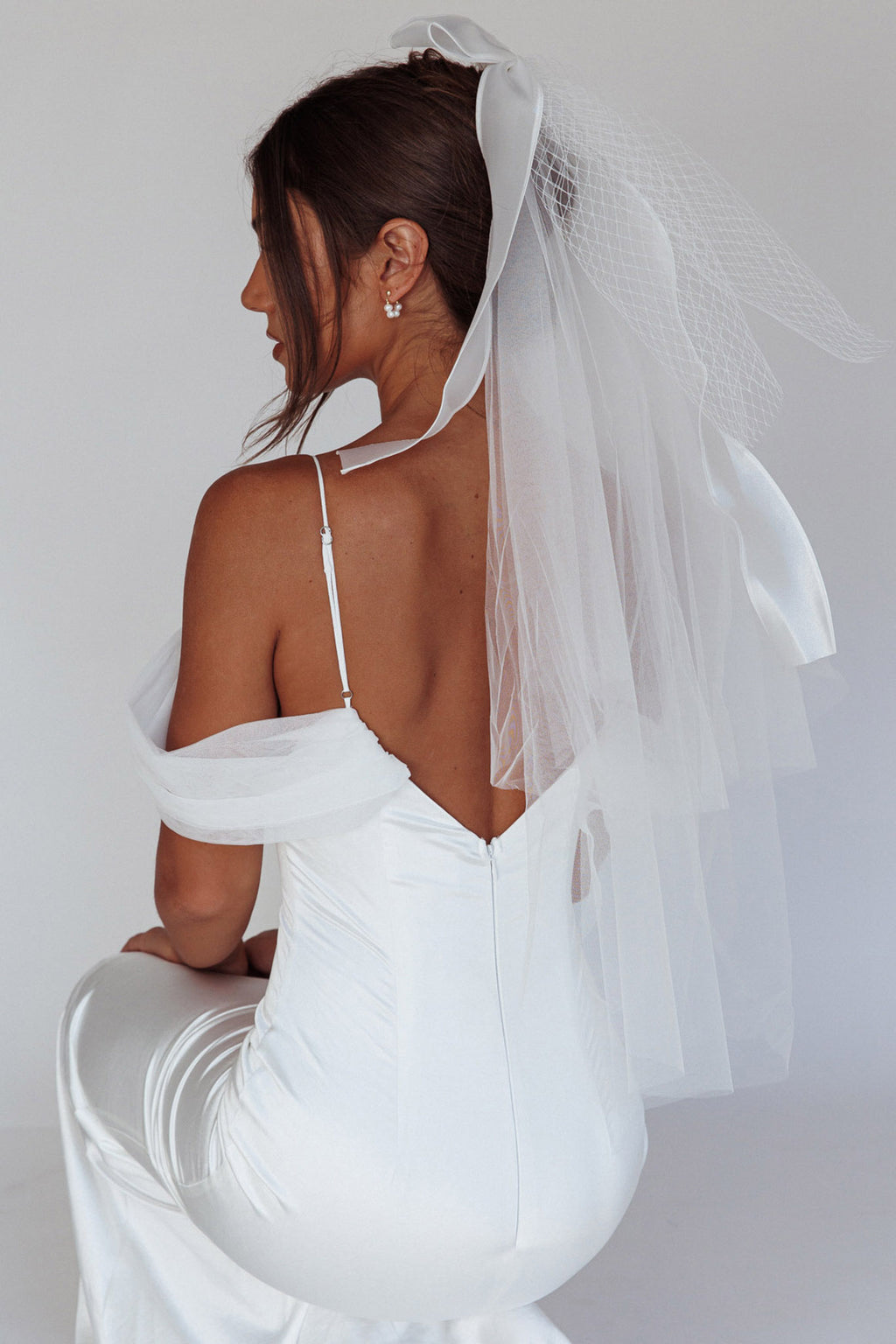 Evelyn Bow & Fishnet Bridal Veil White by Selfie Leslie Australia