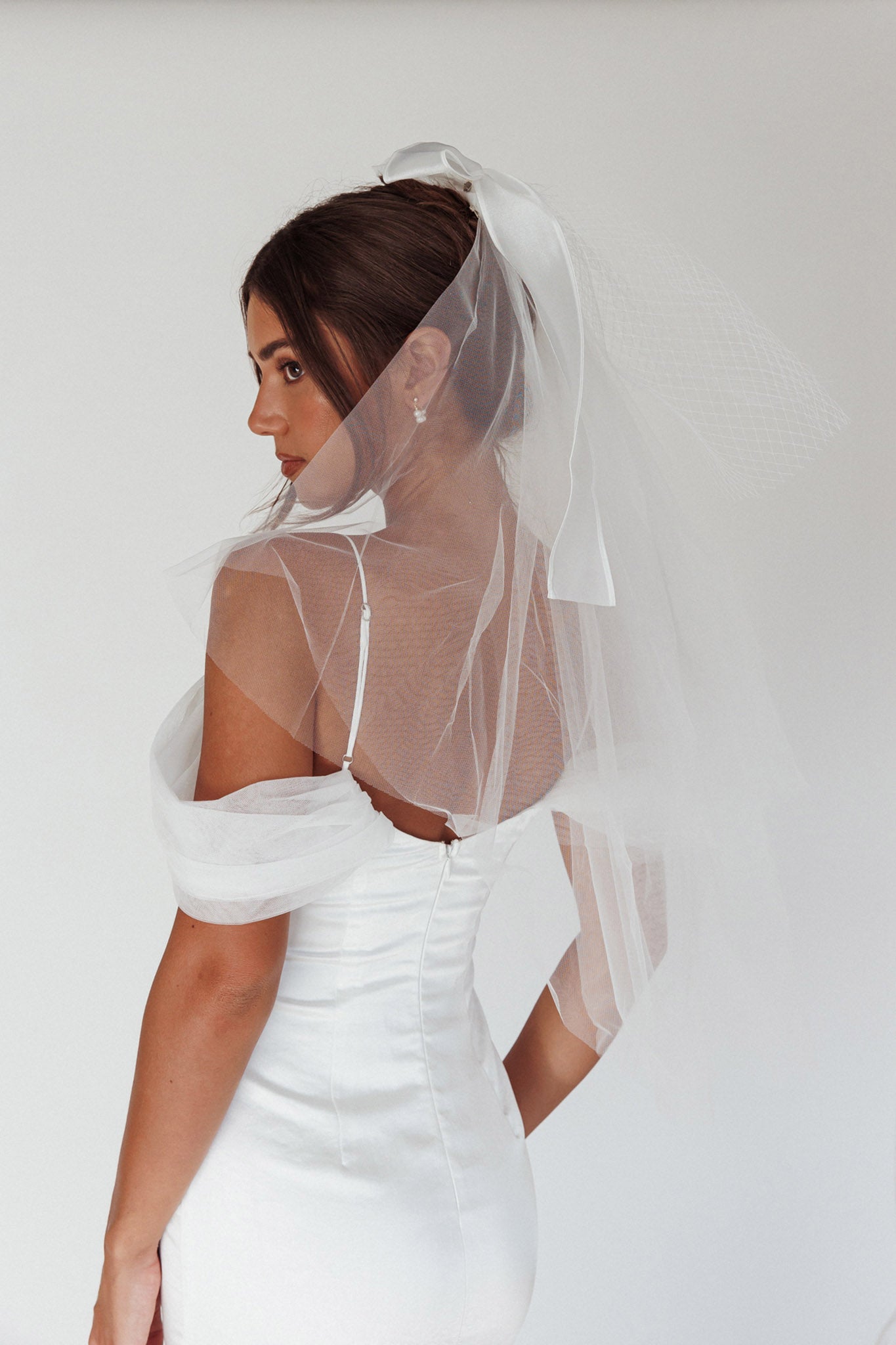 Evelyn Bow & Fishnet Bridal Veil White by Selfie Leslie Australia