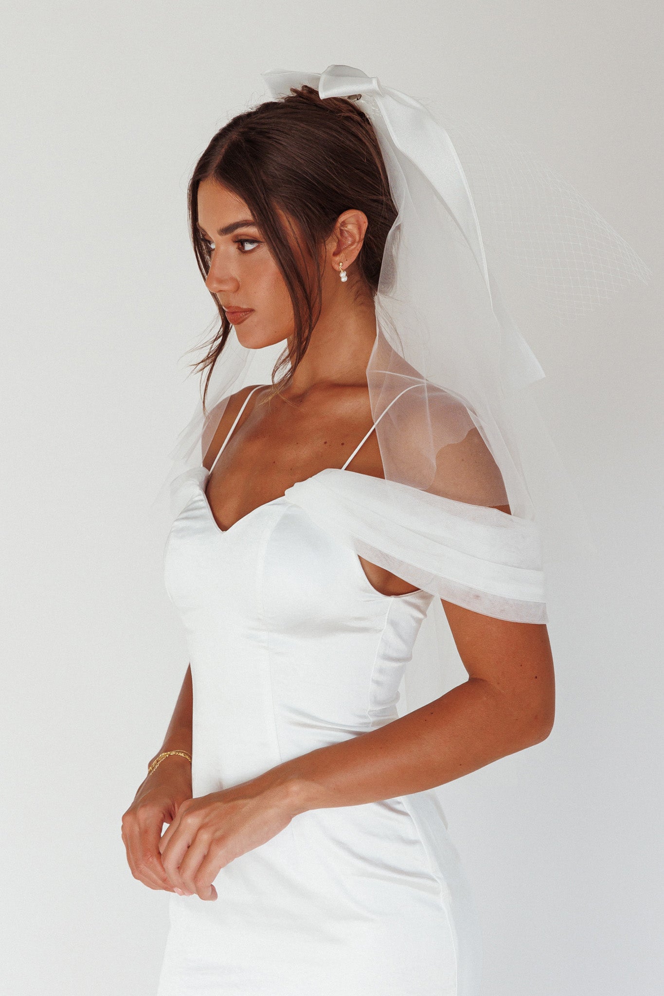Evelyn Bow & Fishnet Bridal Veil White by Selfie Leslie Australia