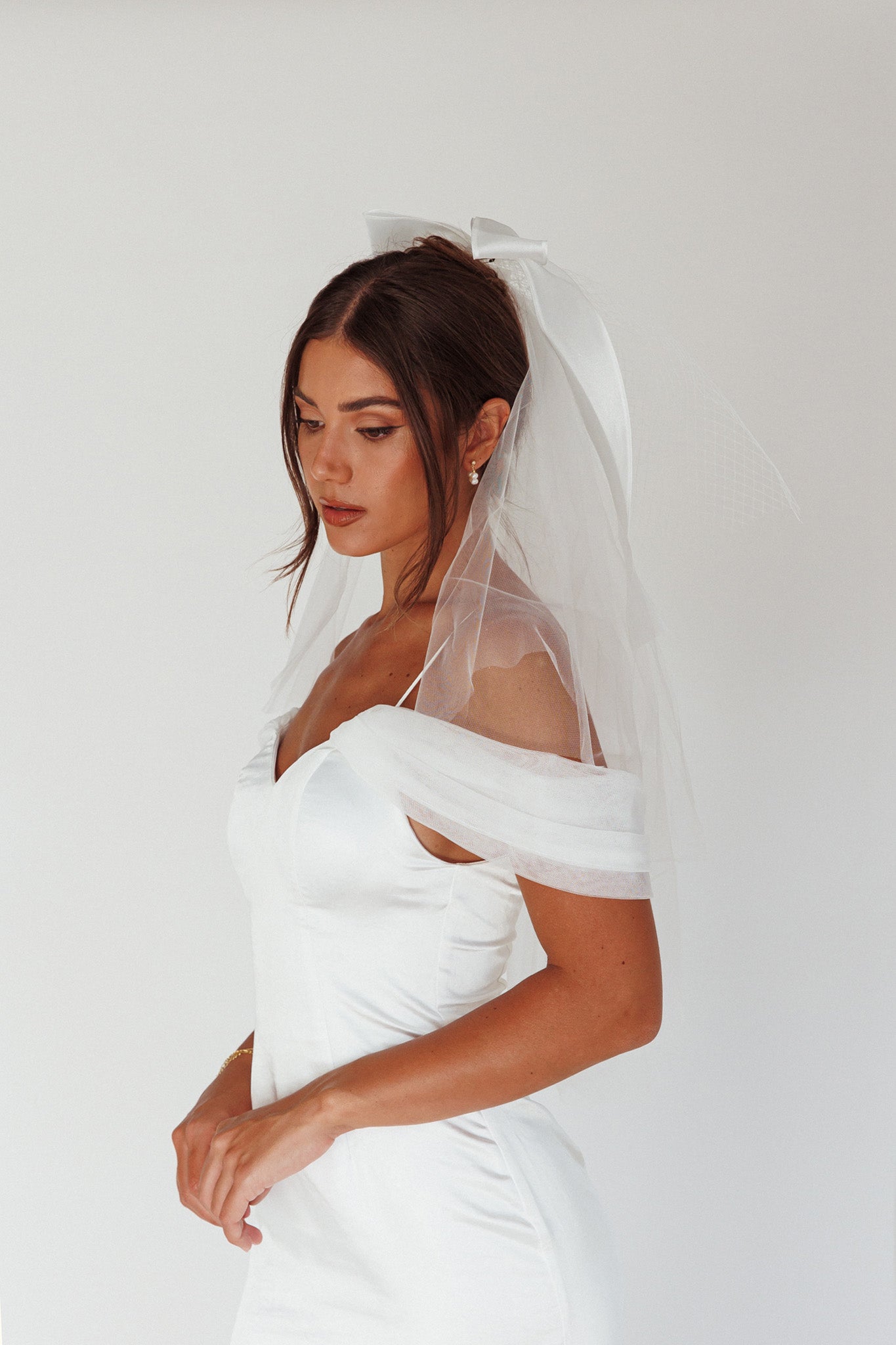 Evelyn Bow & Fishnet Bridal Veil White by Selfie Leslie Australia