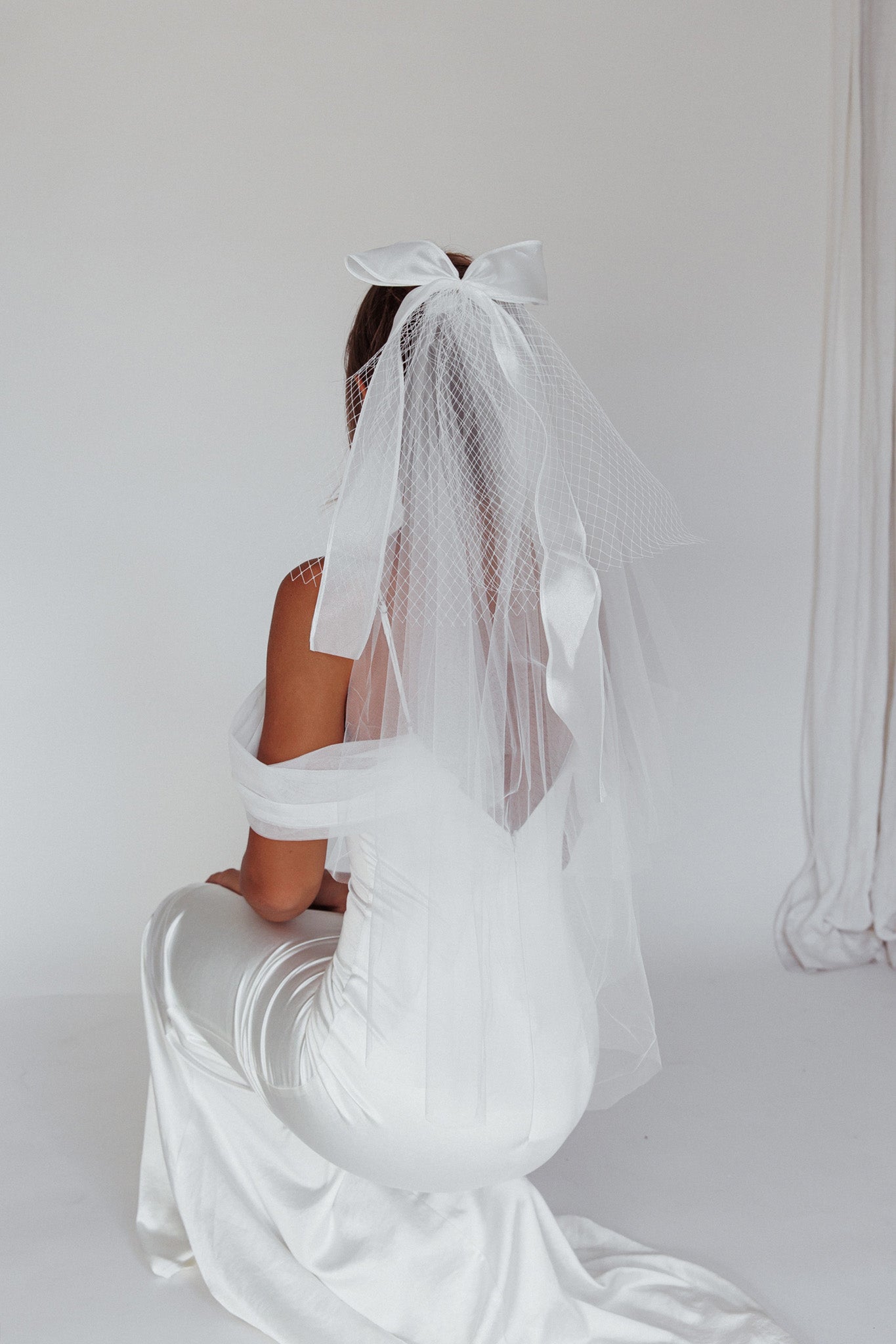 Evelyn Bow & Fishnet Bridal Veil White by Selfie Leslie Australia