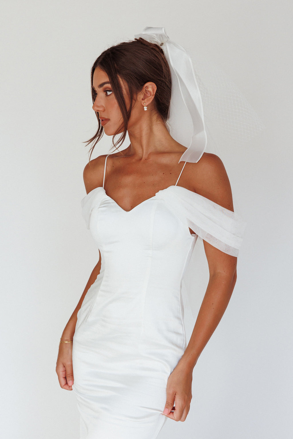 Evelyn Bow & Fishnet Bridal Veil White by Selfie Leslie Australia