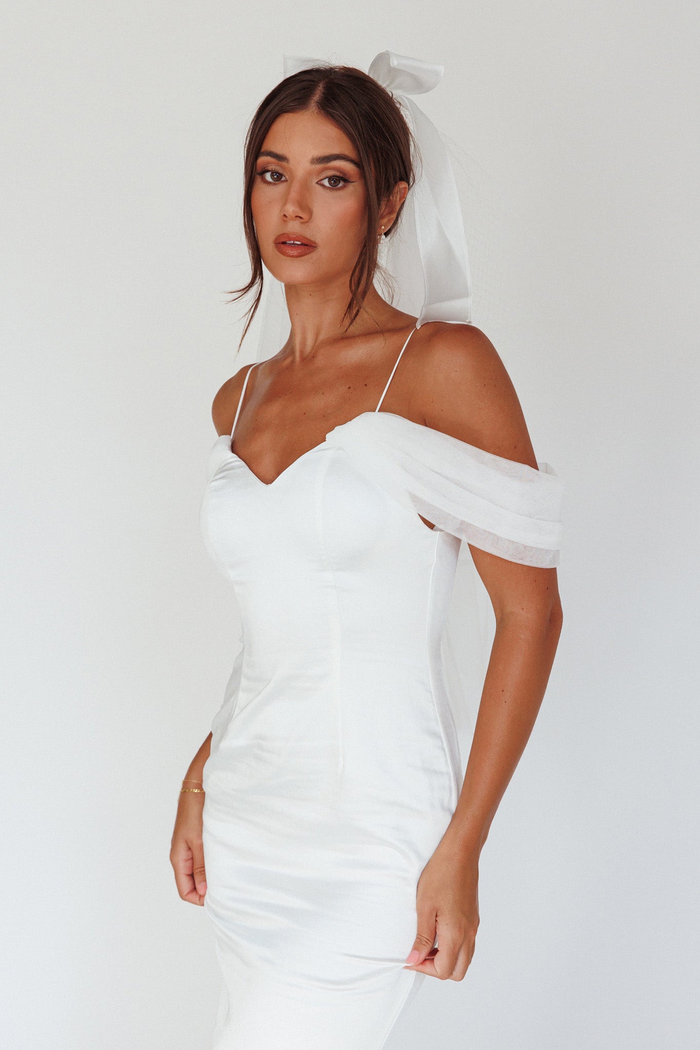 Evelyn Bow & Fishnet Bridal Veil White by Selfie Leslie Australia