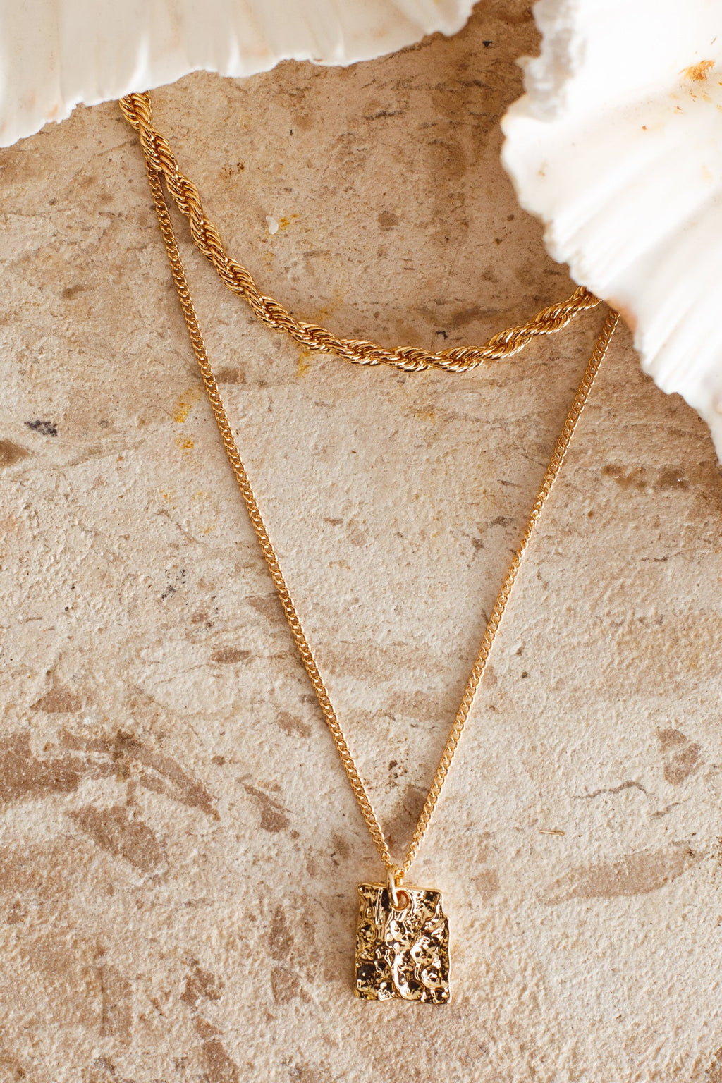 Hamptons Pendant Rope Necklace Set Gold by Selfie Leslie