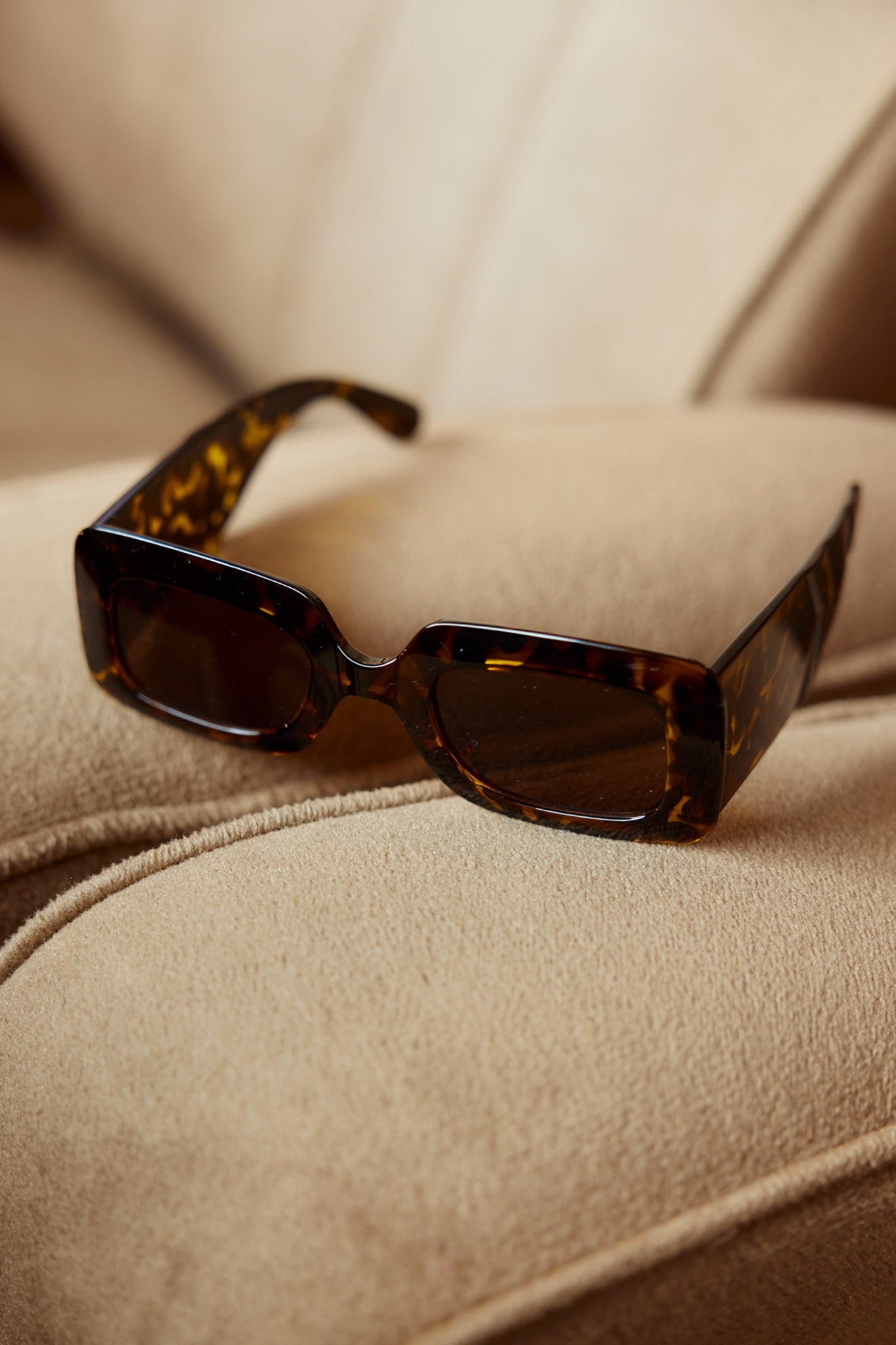 Hailey Rectangular Sunglasses Tortoiseshell Brown by Selfie Leslie
